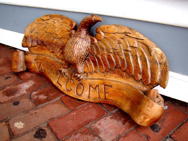 A carved eagle plaque with the inscription "WELCOME" circa 1900-1920 — image 2
